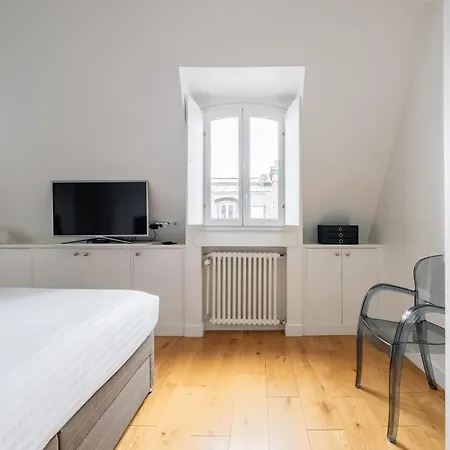 Veeve - Seine Skies